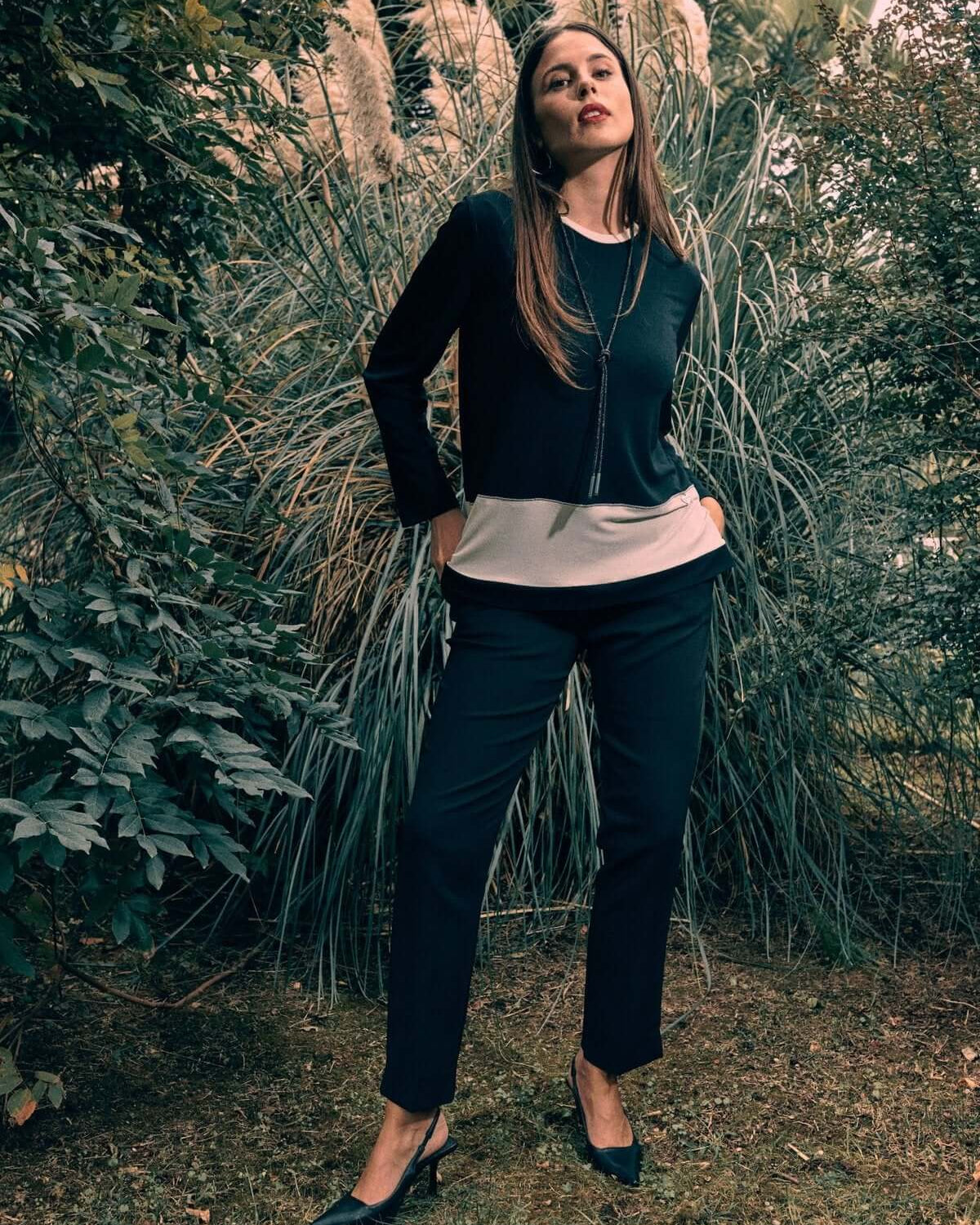 Maglia bicolor in tessuto elasticizzato con passamaneria frontale NERO DORABELLA XXL