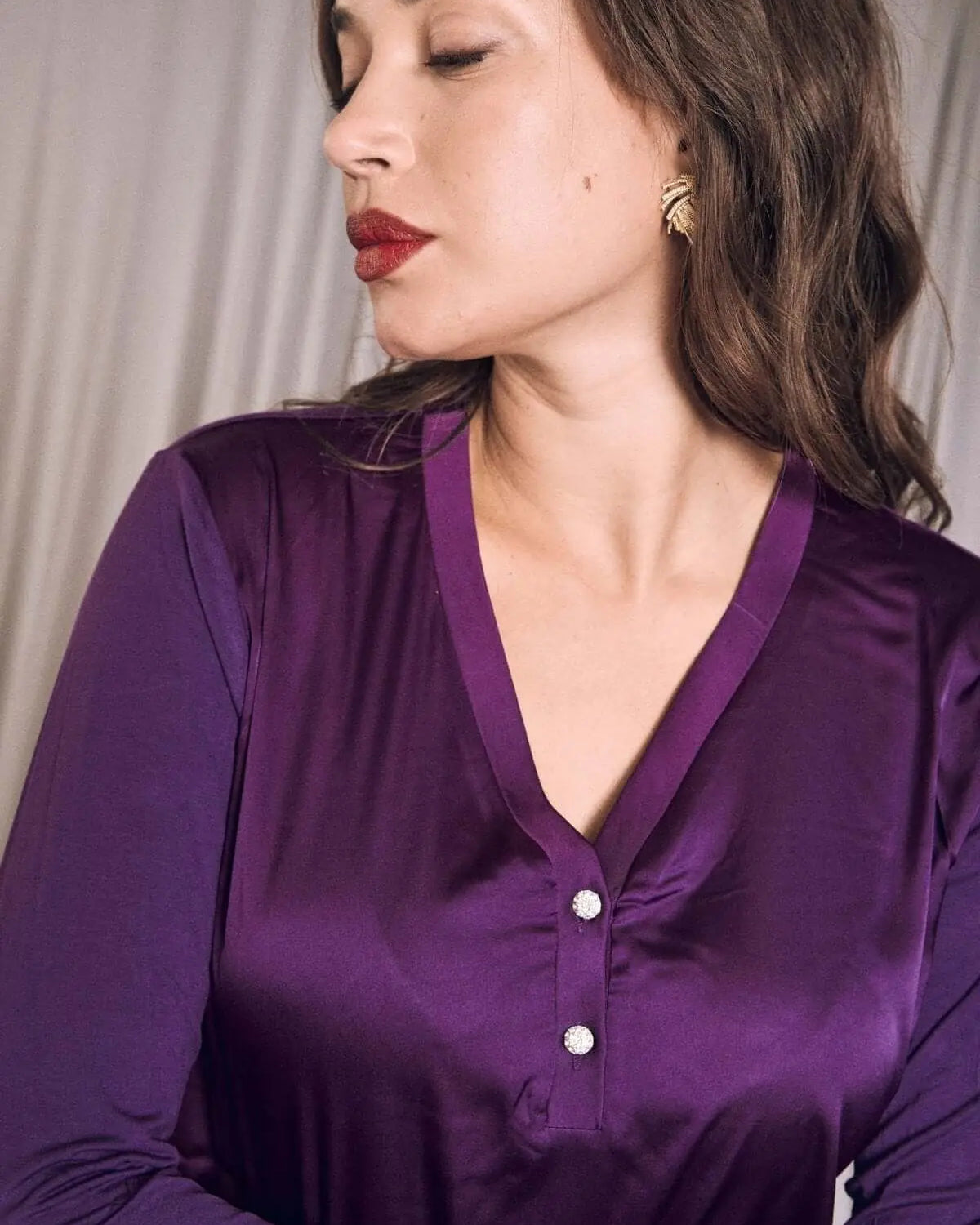 Maglia bimaterica a scollo a V con bottoni PRUGNA DORABELLA