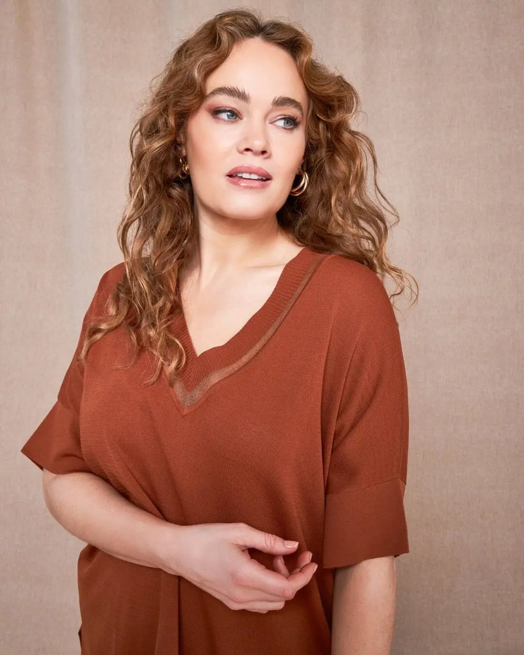 Maglia con manica kimono in filato di misto viscosa con inserto in tulle sullo scollo a V SAFARI DORABELLA PIU'