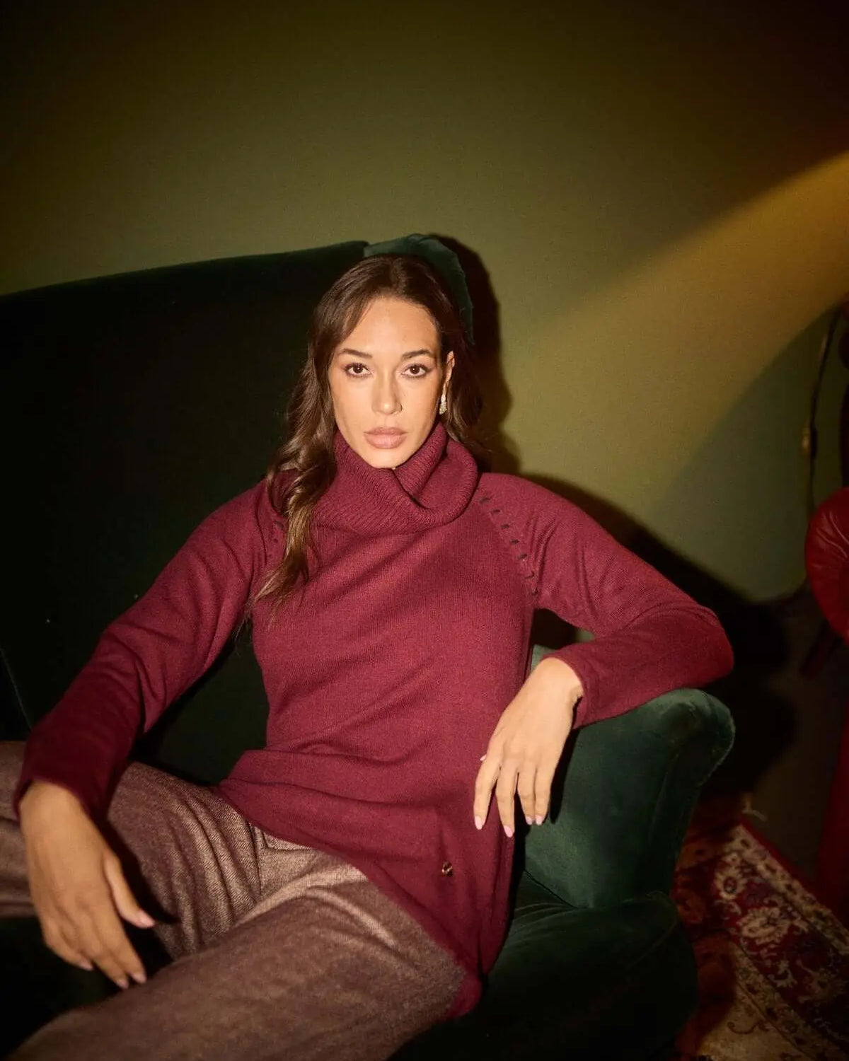 Maglia con manica raglan e collo alto removibile BURGUNDY DORABELLA