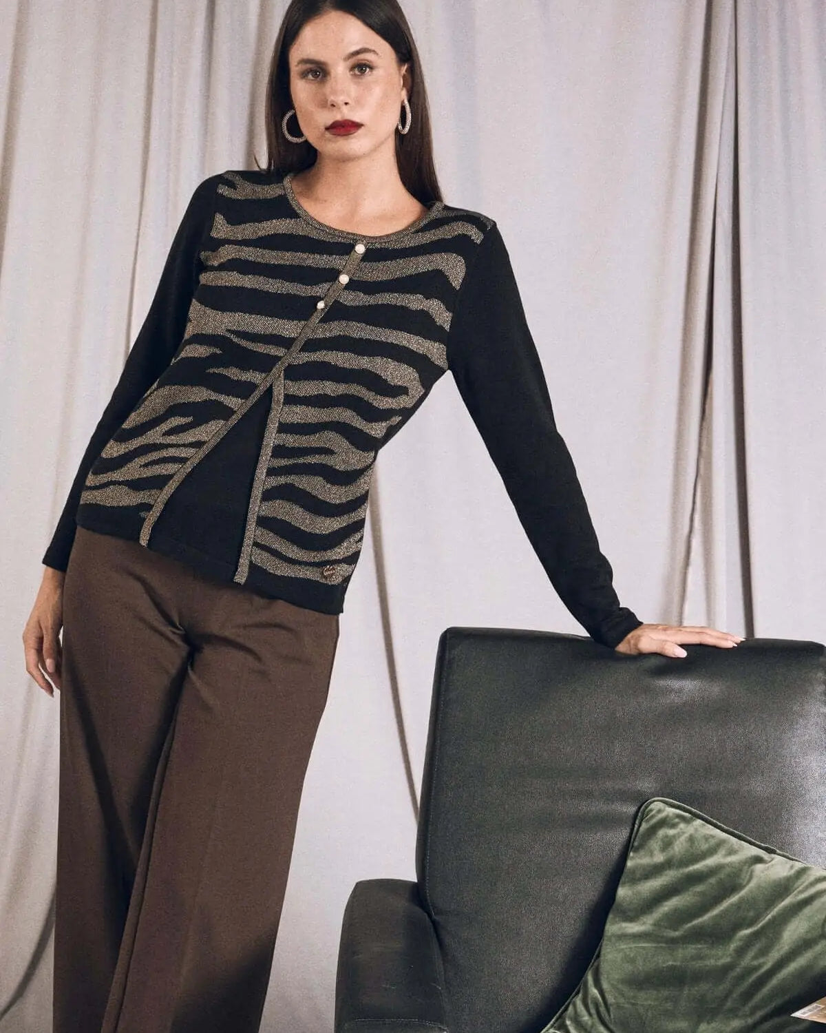 Maglia con motivo fantasia e fintone asimmetrico NERO DORABELLA