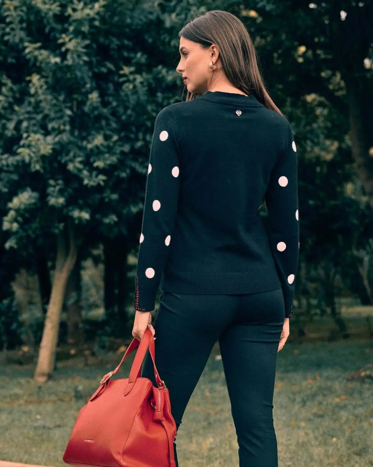 Maglia con motivo pois all over e cuciture a contrasto NERO DORABELLA