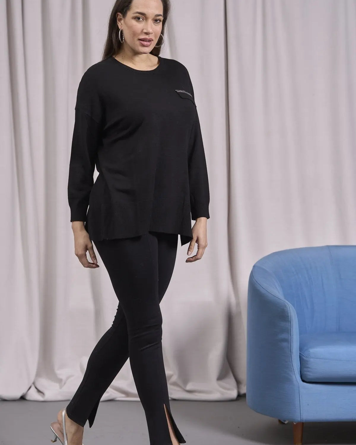 Maglia con pattina, costine e passamaneria strass NERO IRONICA