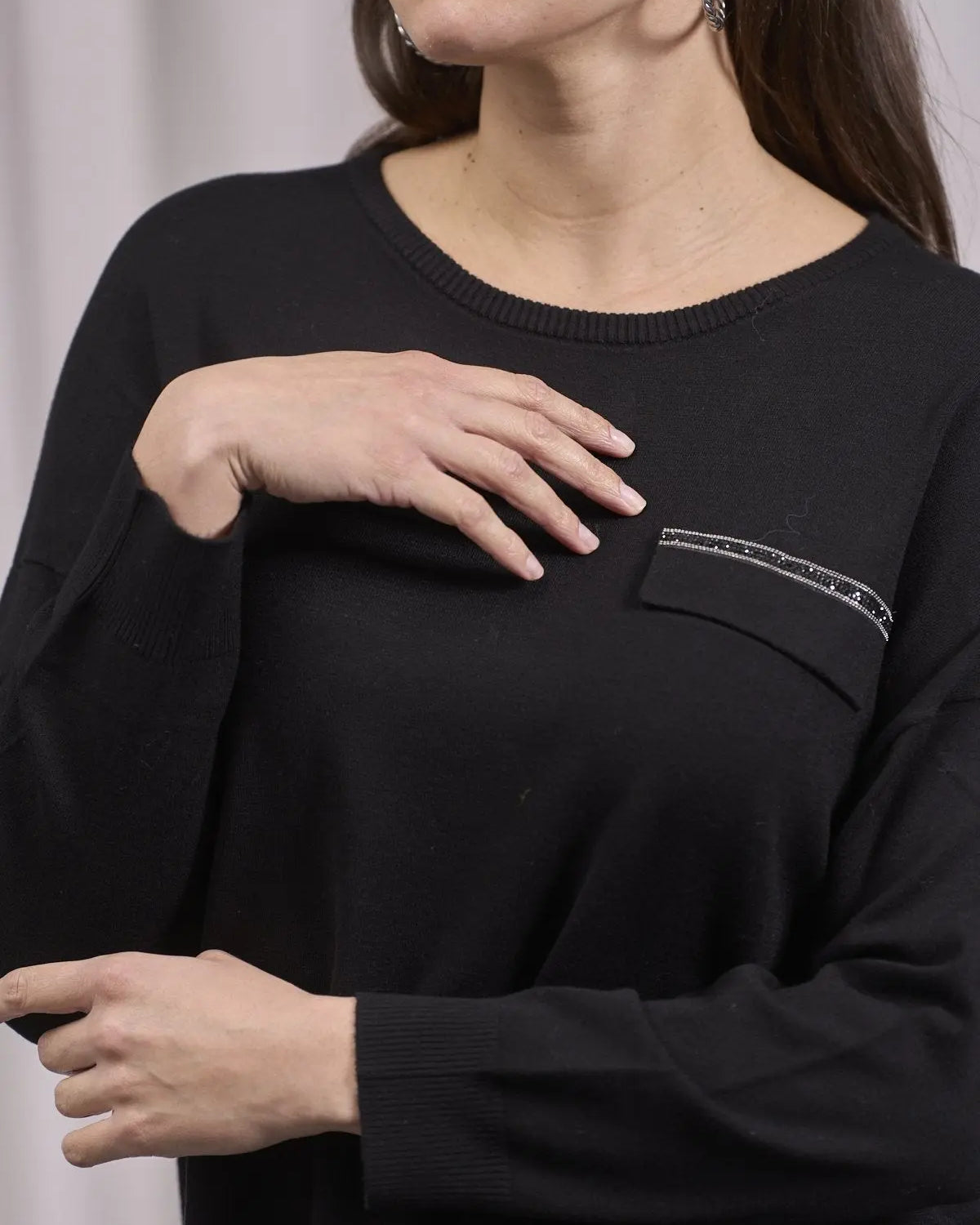Maglia con pattina, costine e passamaneria strass NERO IRONICA