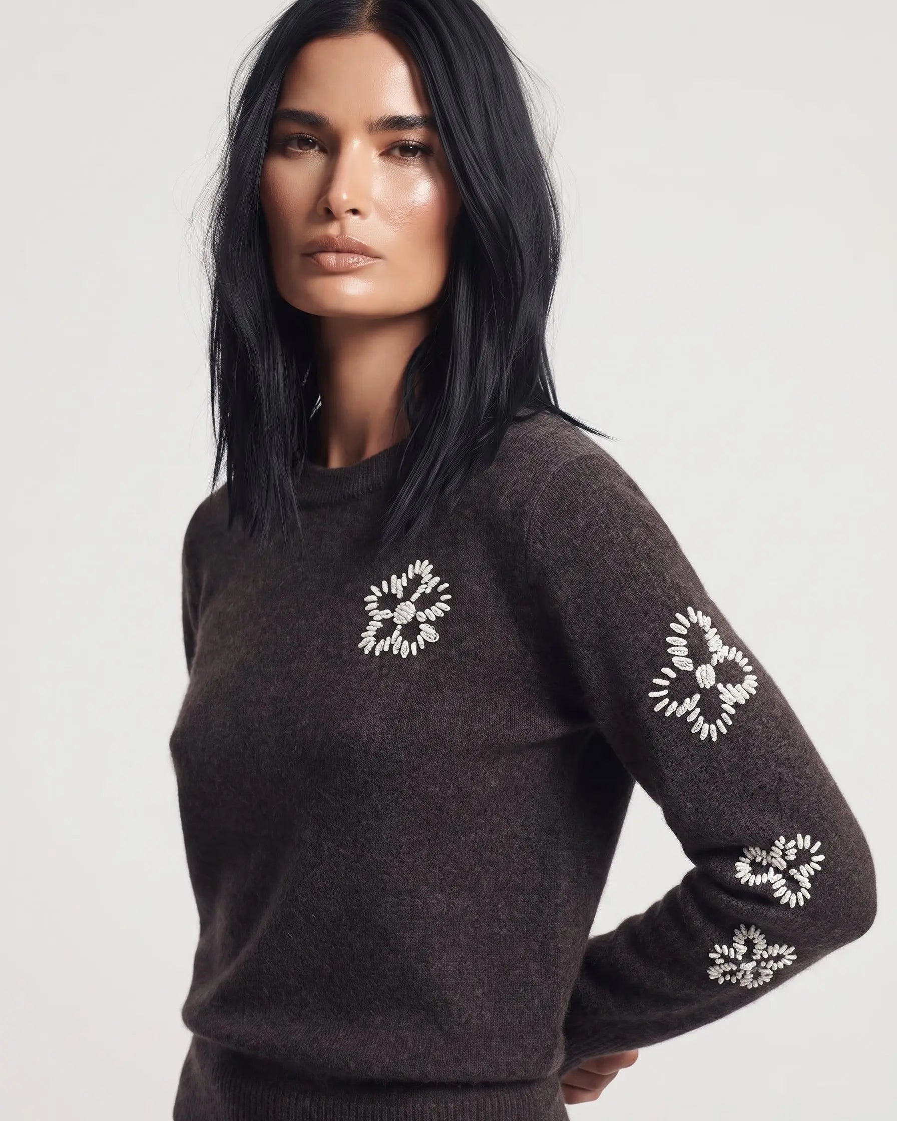 Maglia con ricamo fiori DORABELLA