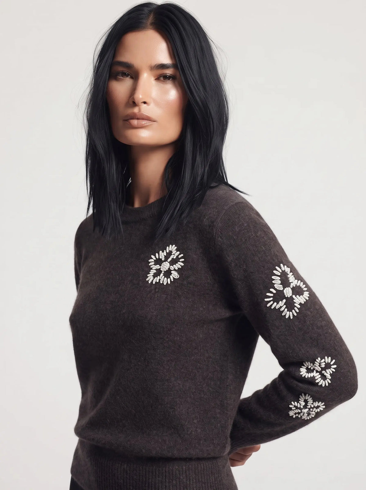 Maglia con ricamo fiori DORABELLA