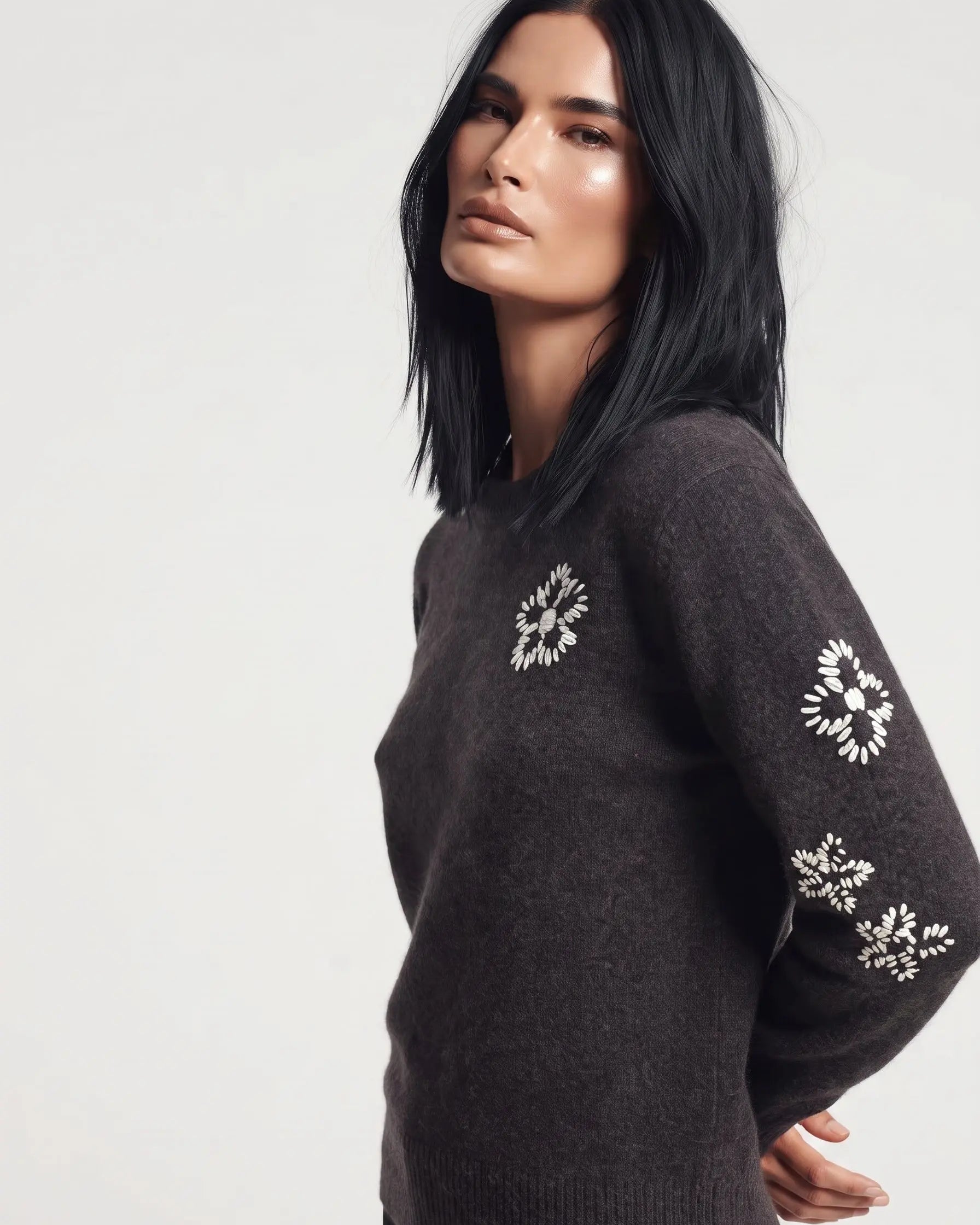 Maglia con ricamo fiori DORABELLA
