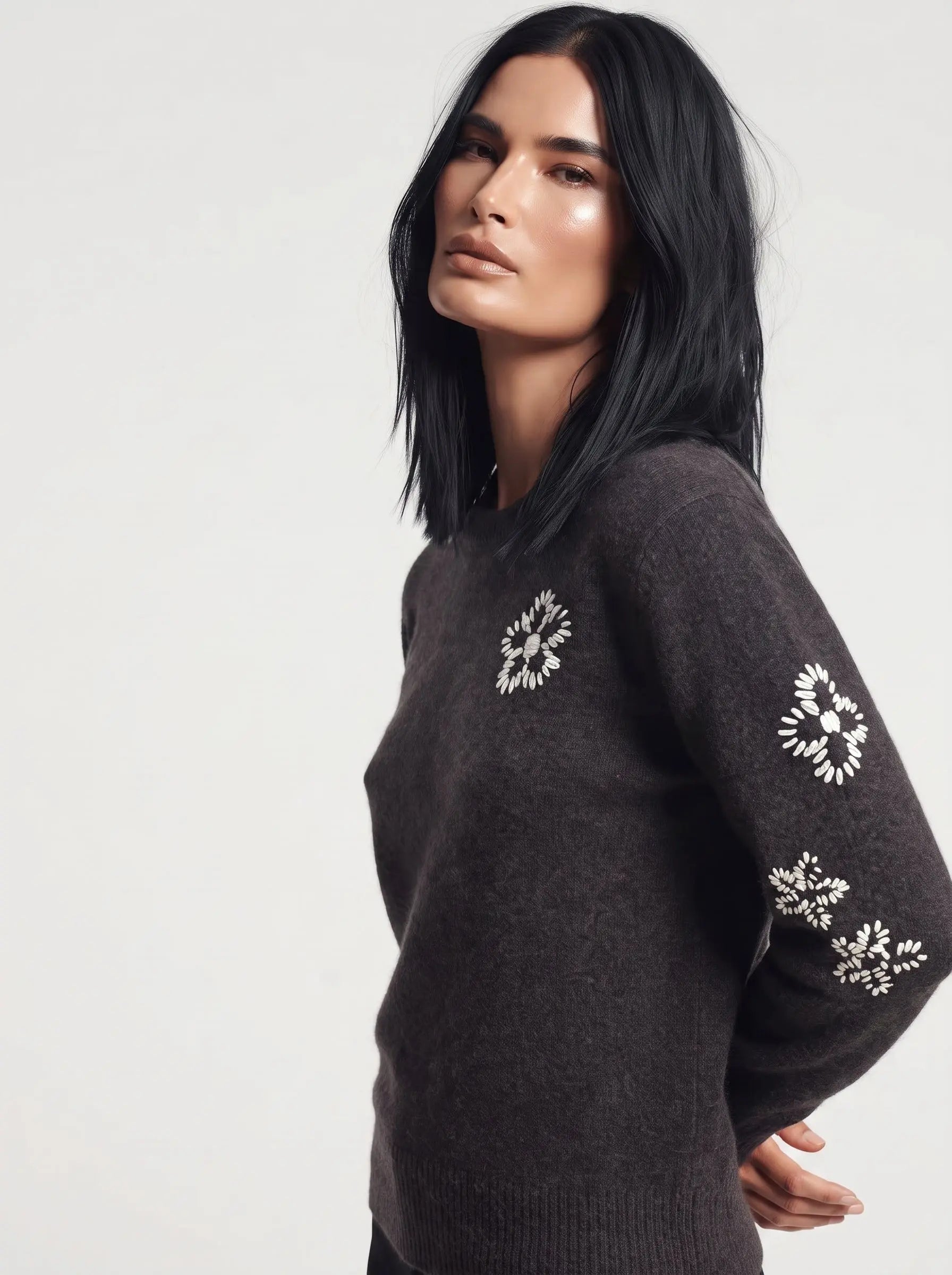 Maglia con ricamo fiori DORABELLA