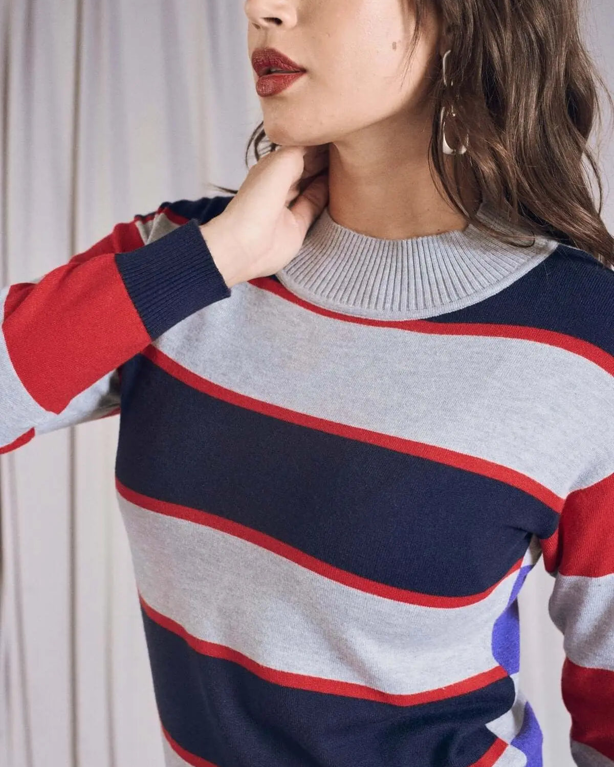 Maglia con scollino alto e motivo multiriga BLU DORABELLA