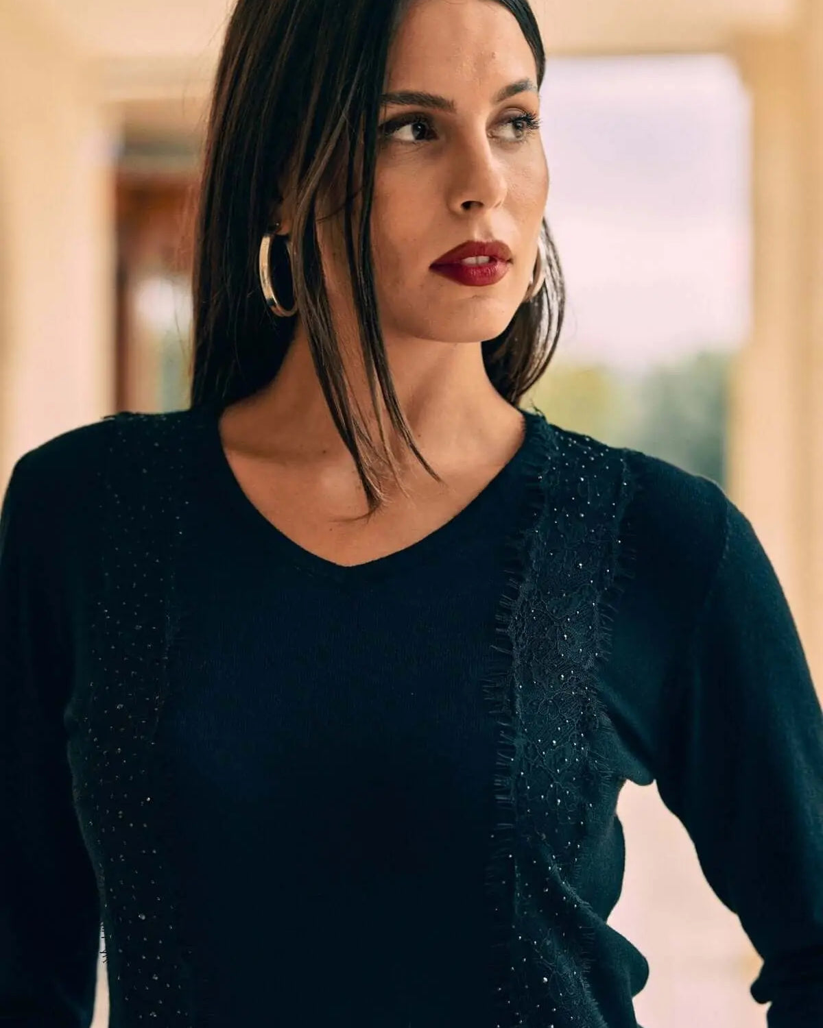 Maglia con scollo a V con applicazioni in pizzo NERO DORABELLA