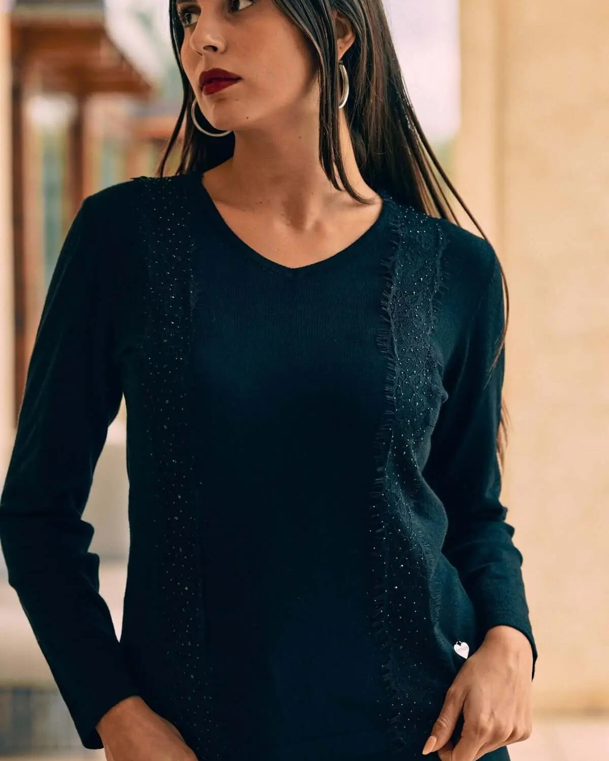 Maglia con scollo a V con applicazioni in pizzo NERO DORABELLA
