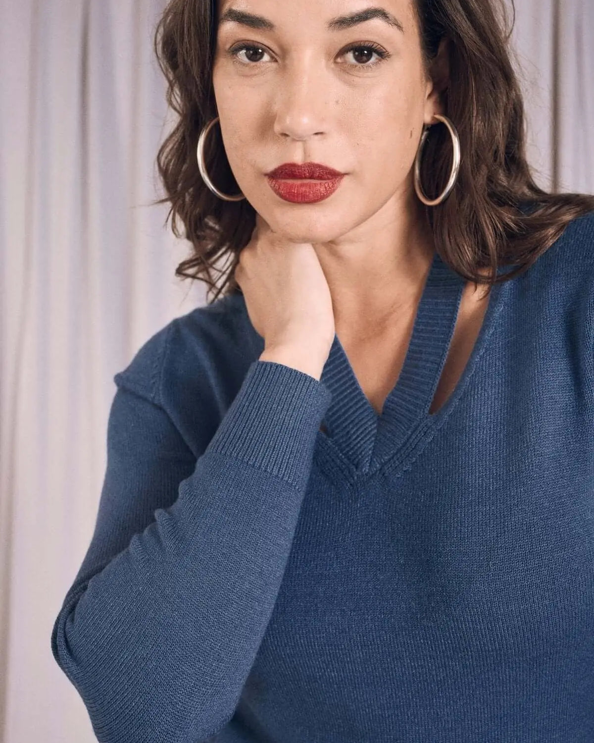 Maglia con scollo a V e cut out laterale DENIM DORABELLA