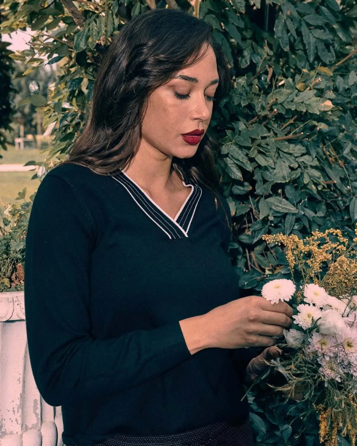 Maglia con scollo a V e dettagli smacchinati NERO DORABELLA