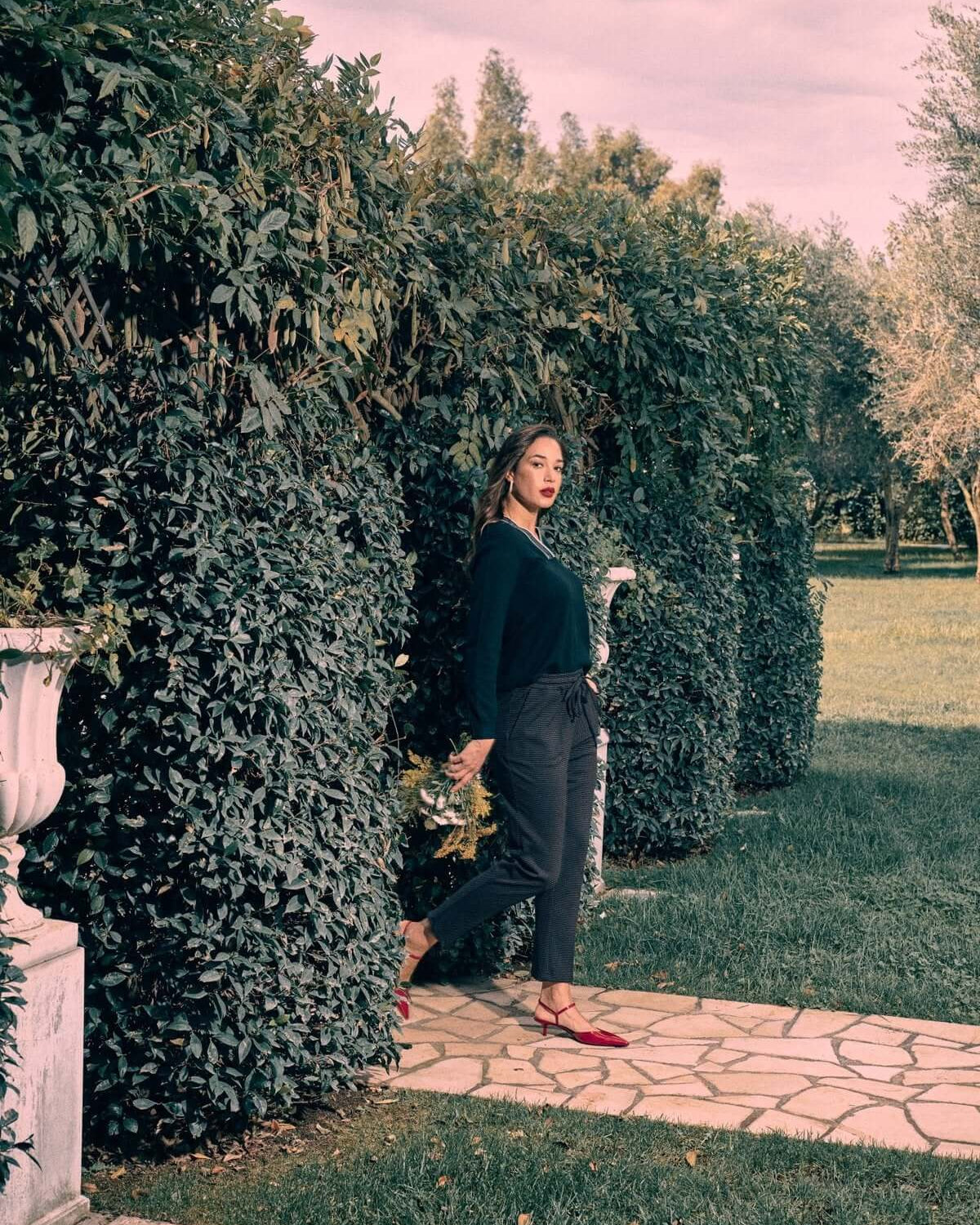 Maglia con scollo a V e dettagli smacchinati NERO DORABELLA