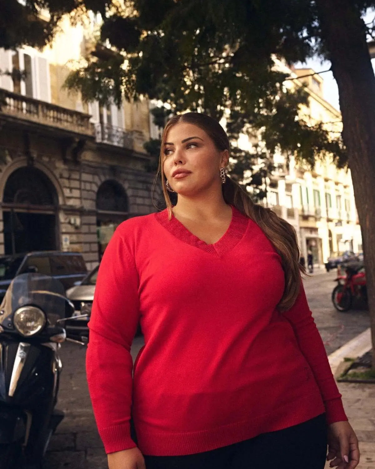 Maglia con scollo a V e inserto in paillettes sullo scollo RIBES DORABELLA PIU' XXXL