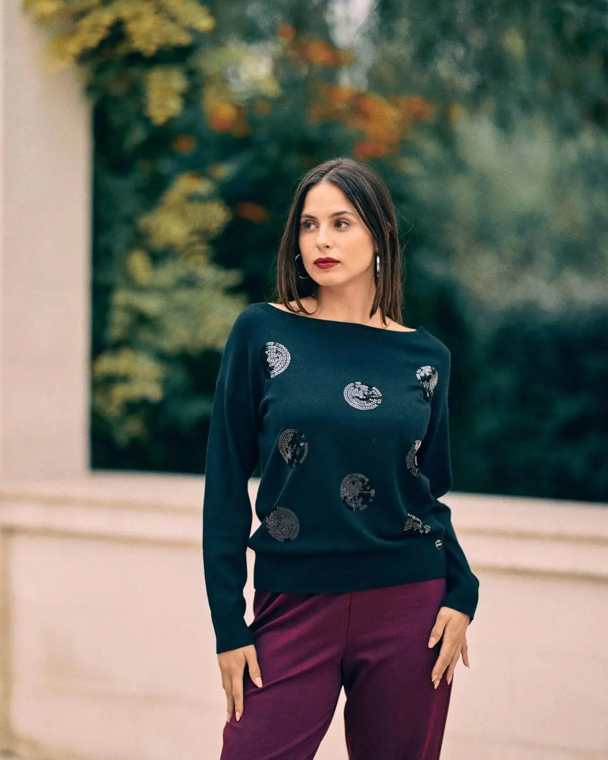 Maglia con scollo a barca e ricami paillettes NERO DORABELLA