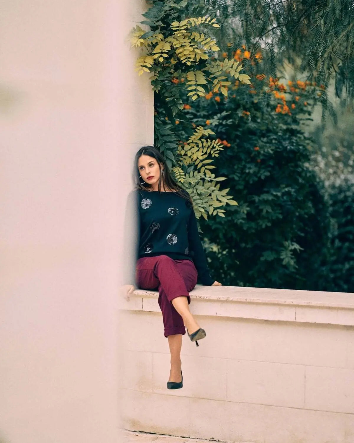 Maglia con scollo a barca e ricami paillettes NERO DORABELLA