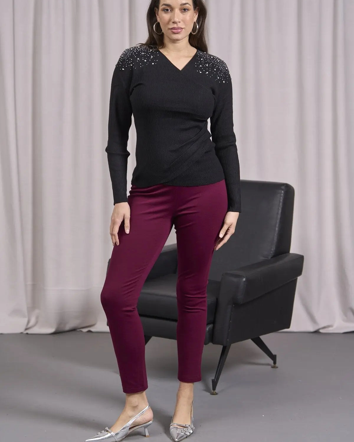 Maglia con scollo incrociato e strass su spalle NERO DORABELLA