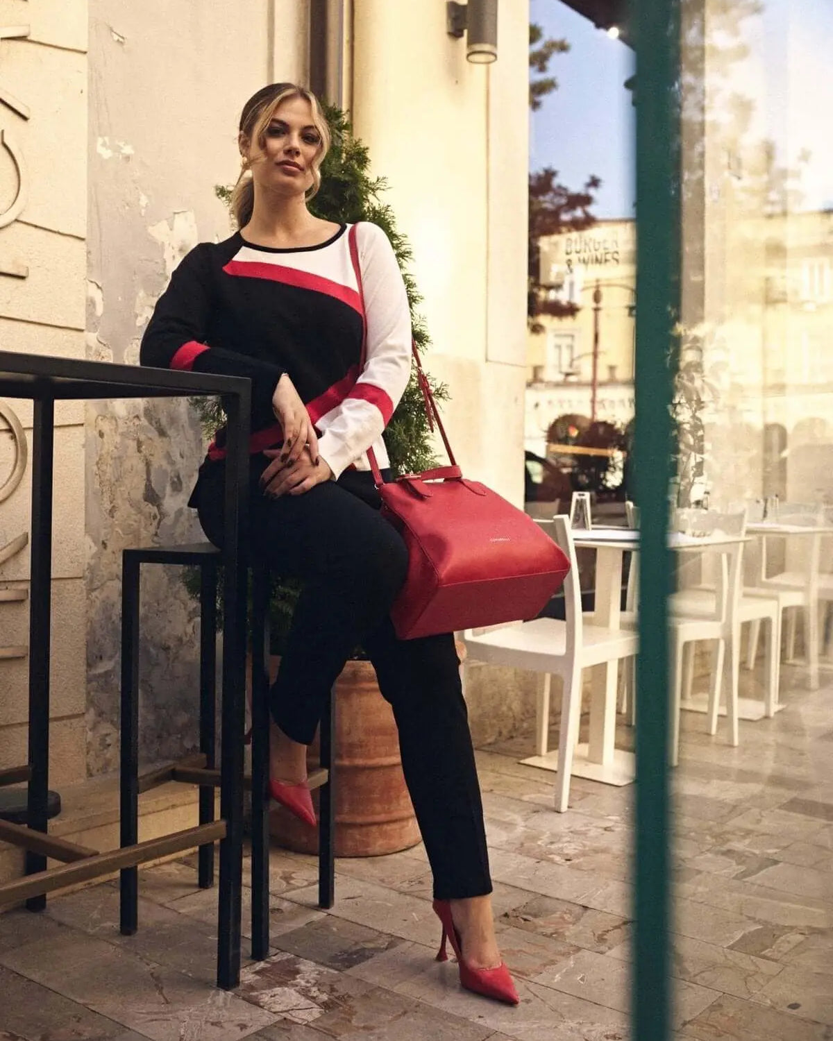 Maglia con scollo regolare e motivo a fantasia frontale NERO DORABELLA PIU'