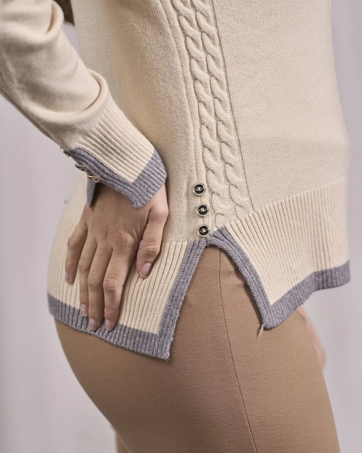 Maglia con trecce, spacchi e orli a contrasto BURRO DORABELLA