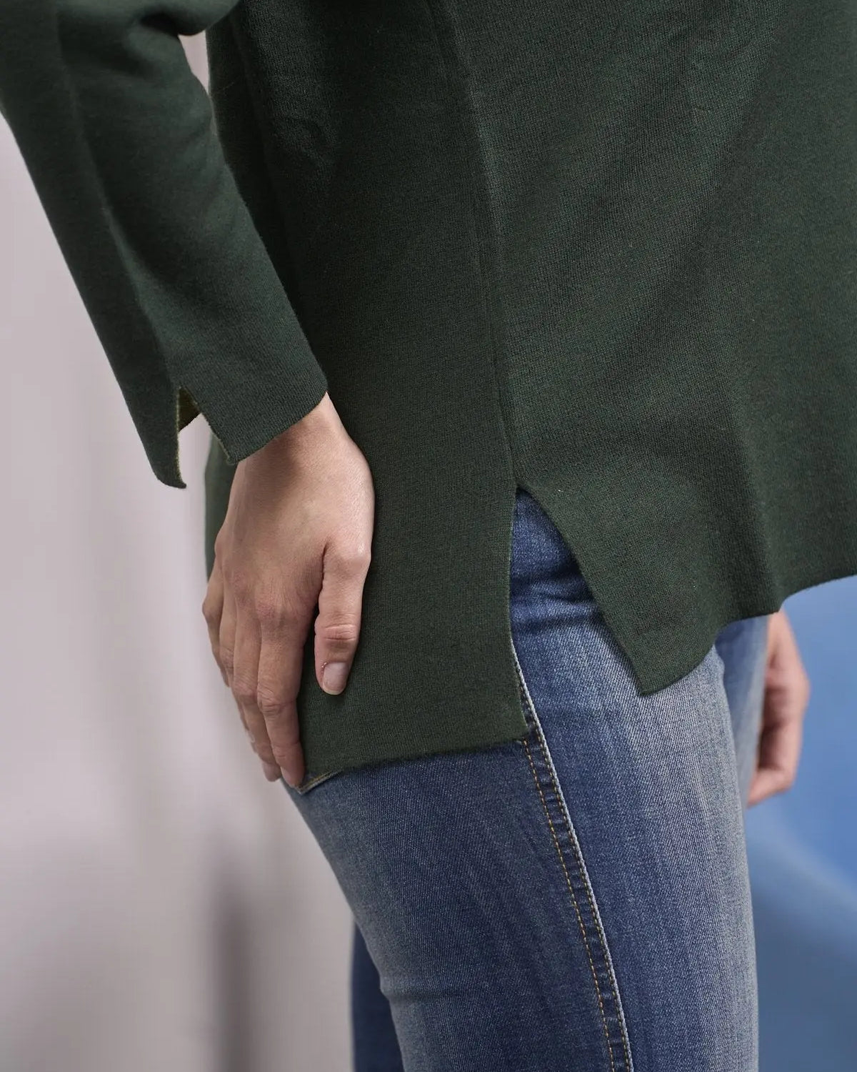 Maglia girocollo bicolor con spacchi MUSCHIO IRONICA