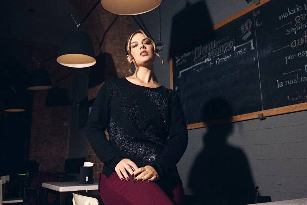Maglia girocollo con applicazioni strass frontali NERO DORABELLA PIU'