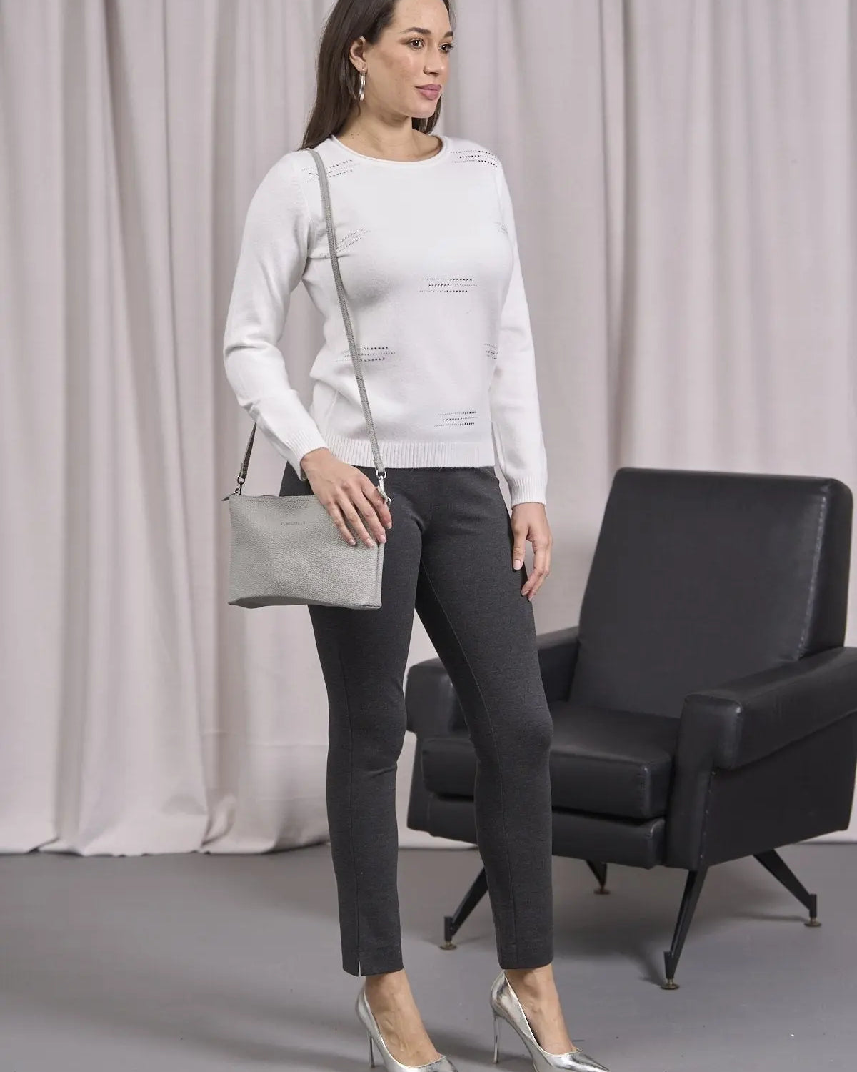 Maglia girocollo con applicazioni strass frontali PANNA DORABELLA