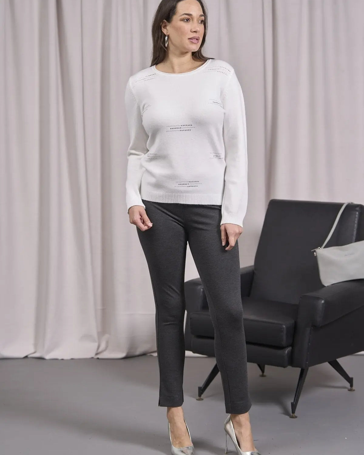 Maglia girocollo con applicazioni strass frontali PANNA DORABELLA