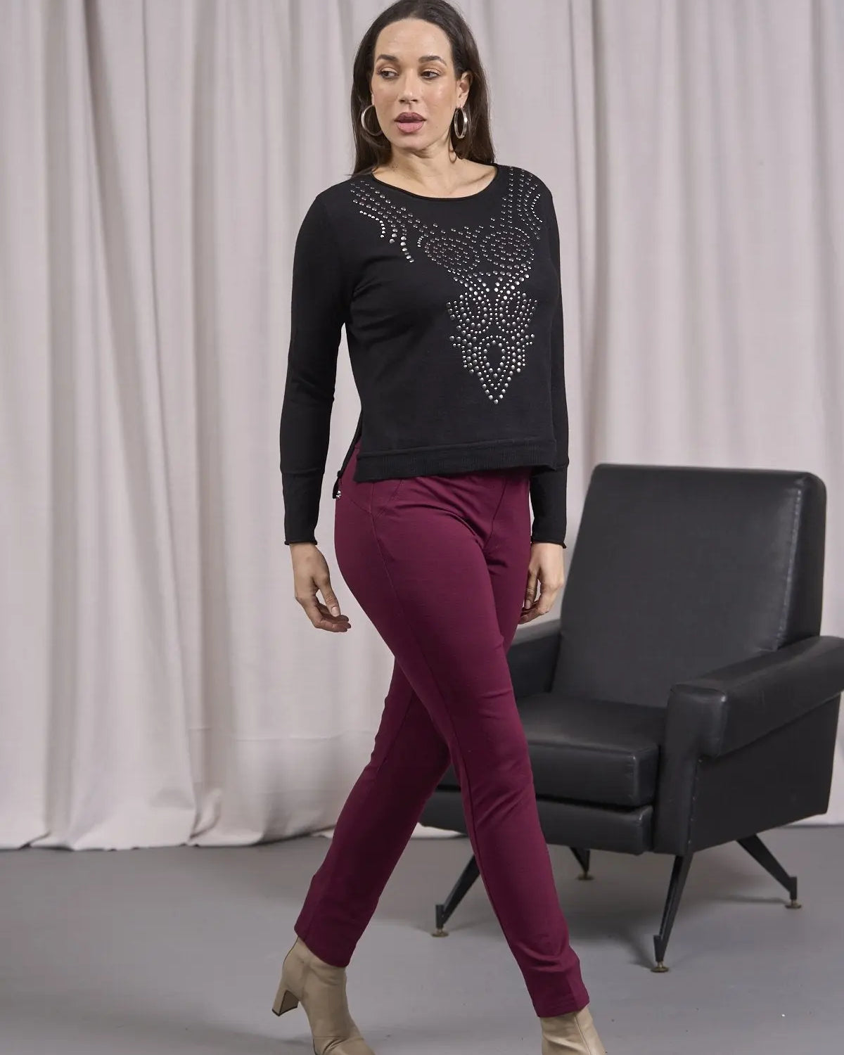 Maglia girocollo con borchie frontali NERO DORABELLA