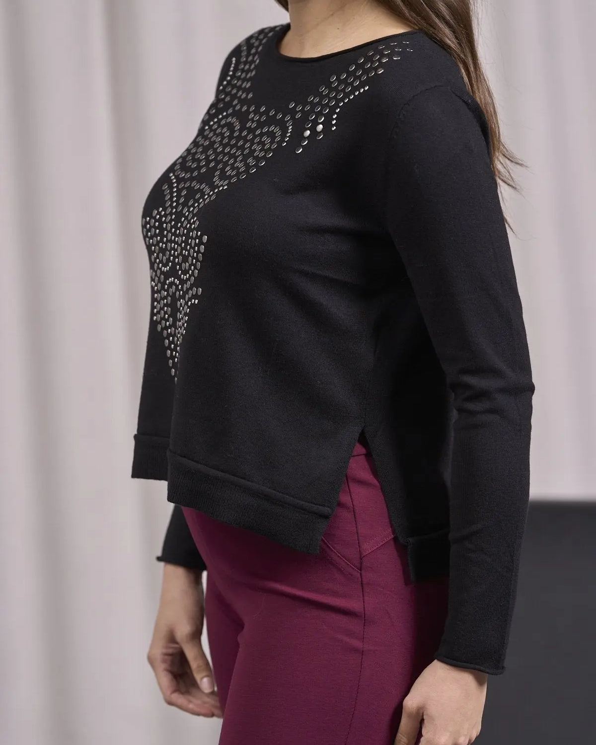 Maglia girocollo con borchie frontali NERO DORABELLA