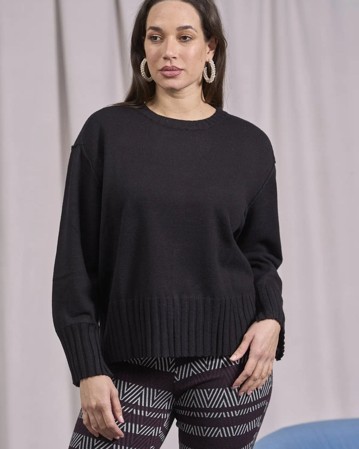 Maglia girocollo con bordi a costine larghe NERO IRONICA