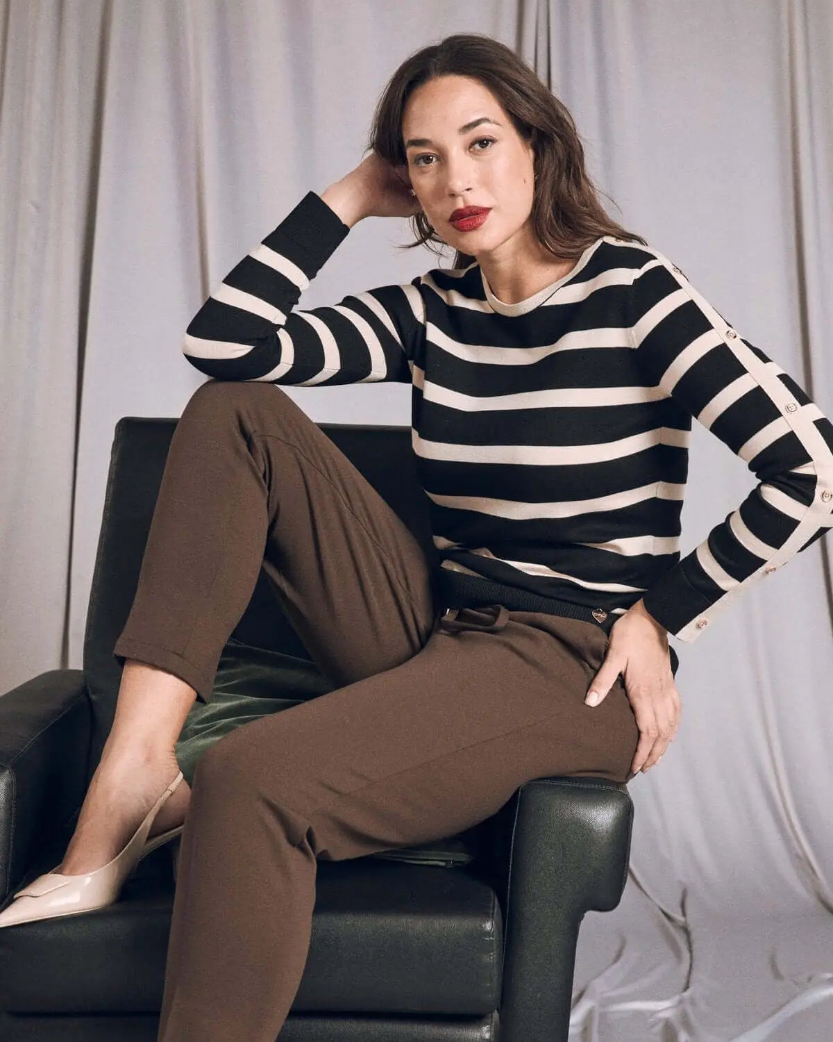 Maglia girocollo con bottoni alle maniche NERO DORABELLA