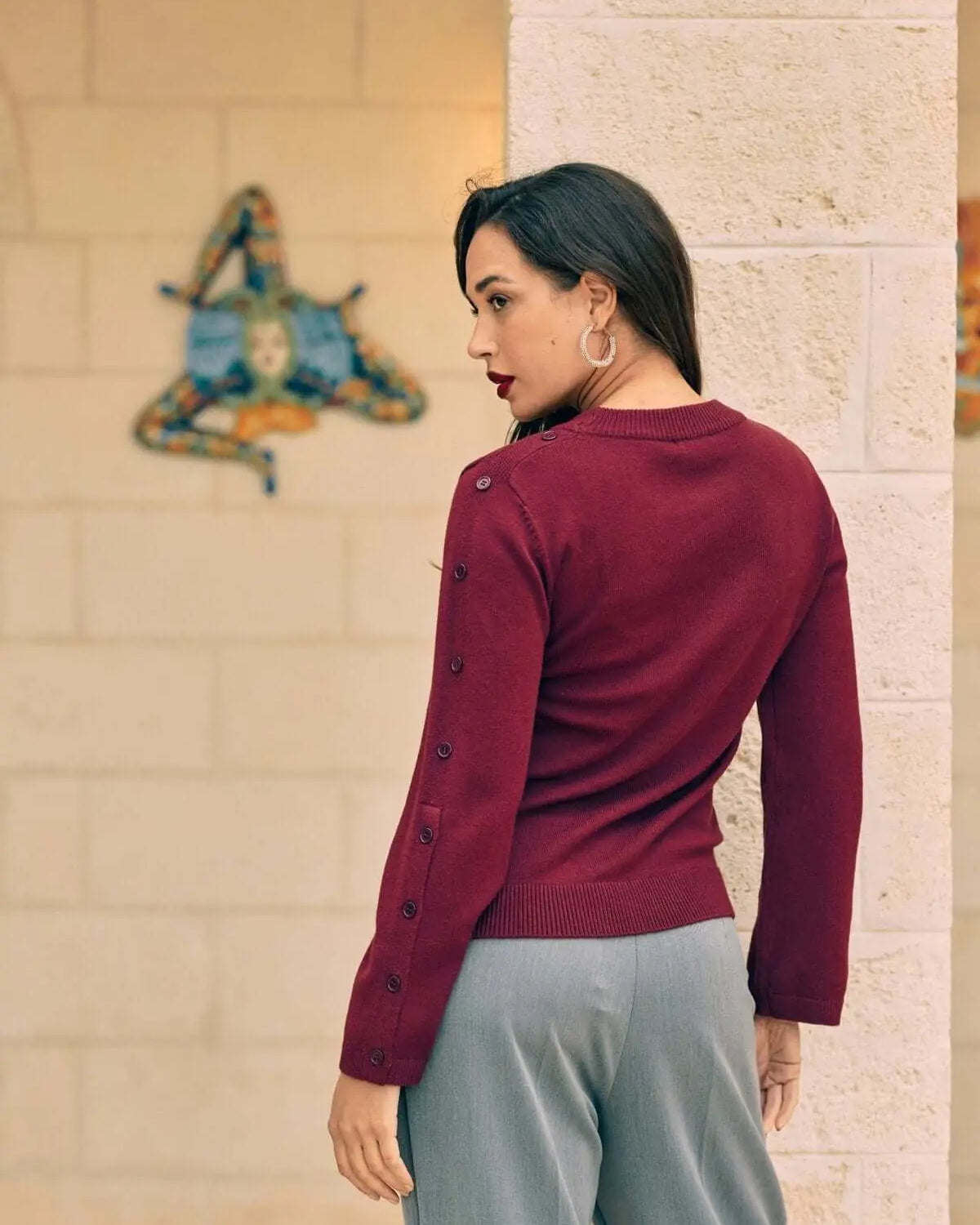 Maglia girocollo con bottoni decorativi BURGUNDY DORABELLA