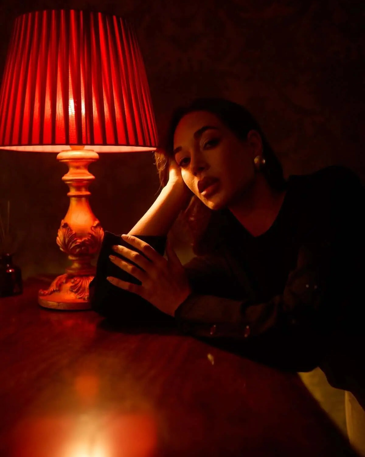 Maglia girocollo con bottoni decorativi NERO DORABELLA