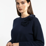Maglia girocollo con fiori applicati DORABELLA