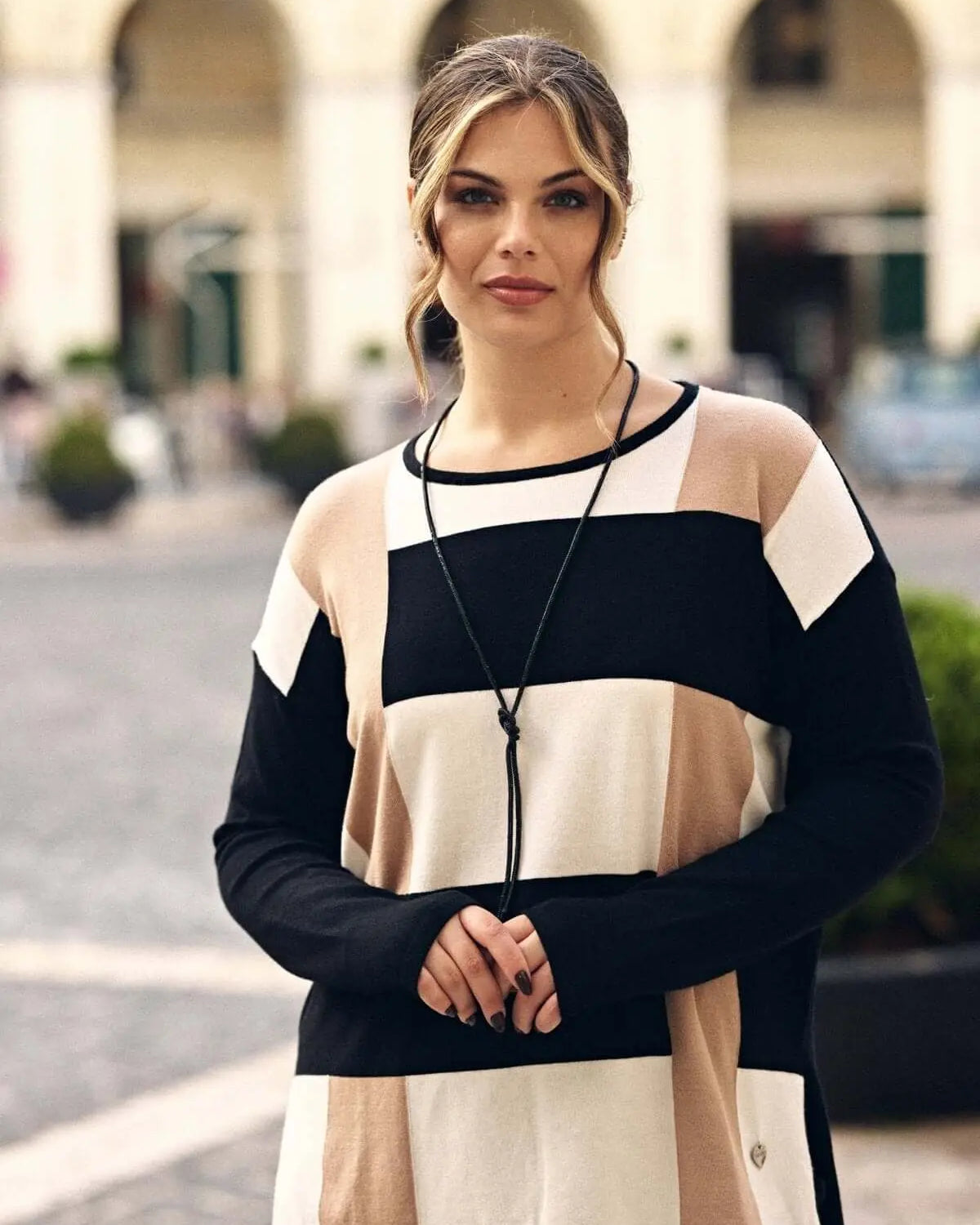 Maglia girocollo con motivo a righe optical NERO DORABELLA PIU'