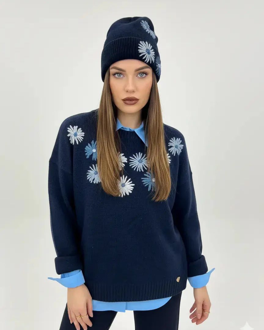 Cappello in maglia con fiori ricamati Dorabella