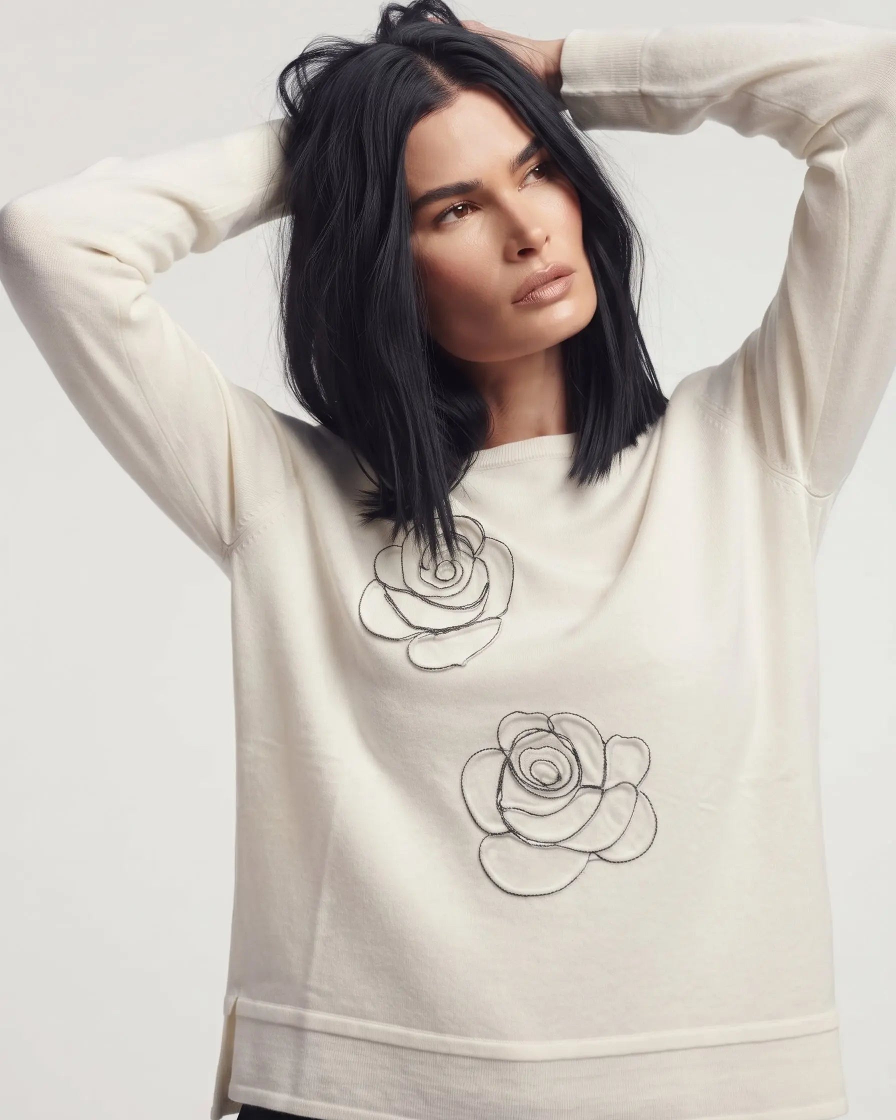 Maglia girocollo con rose DORABELLA