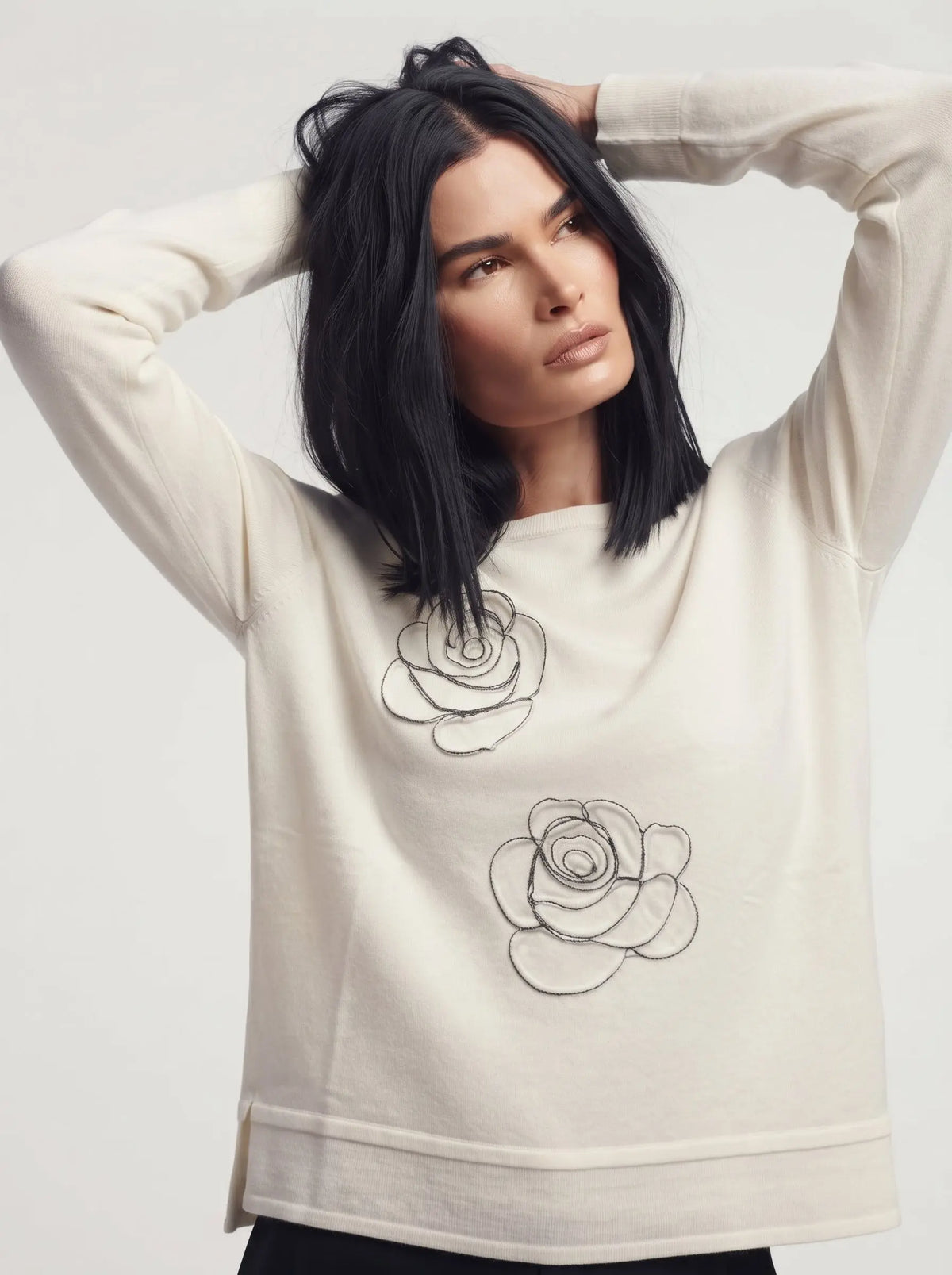 Maglia girocollo con rose DORABELLA