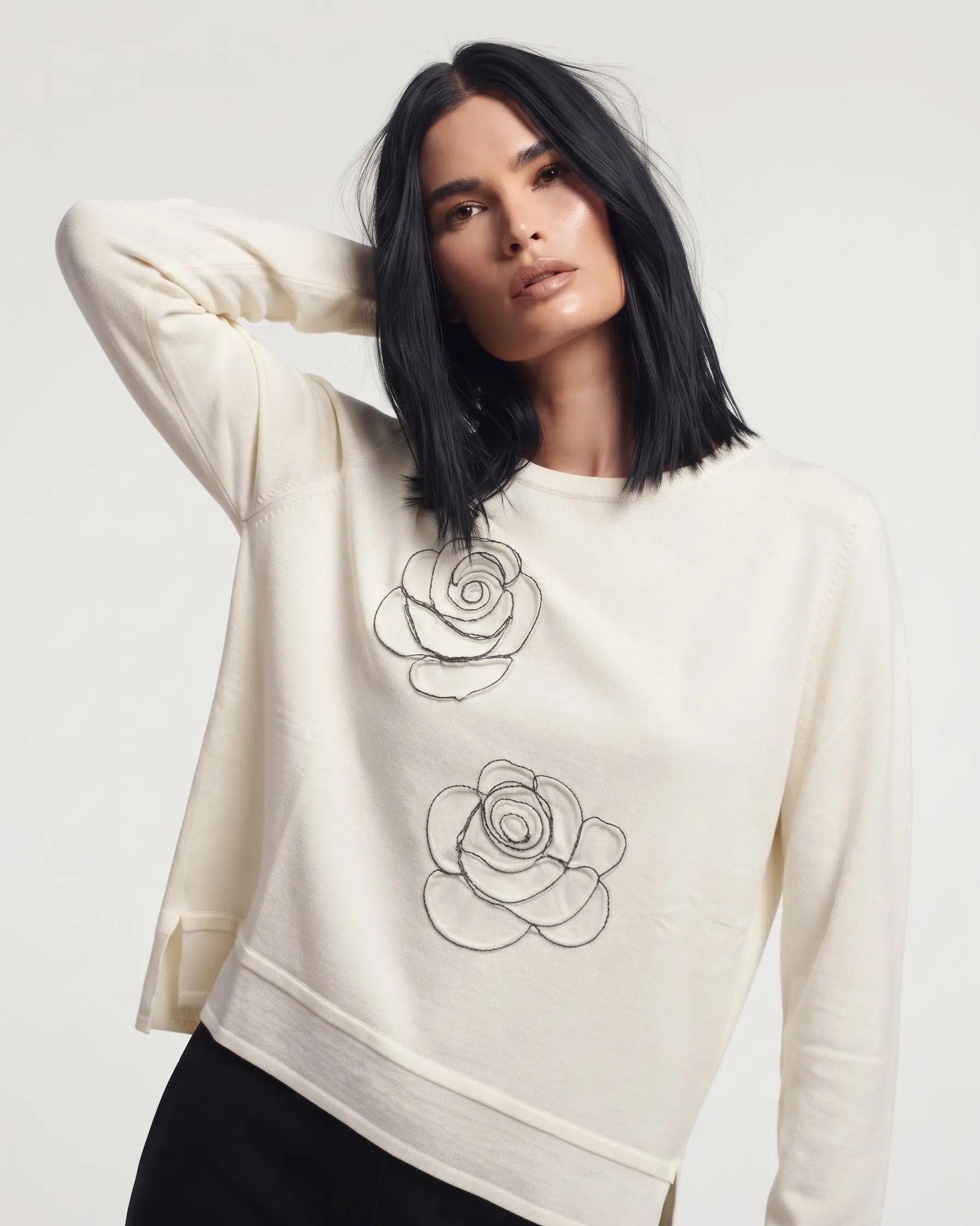 Maglia girocollo con rose DORABELLA