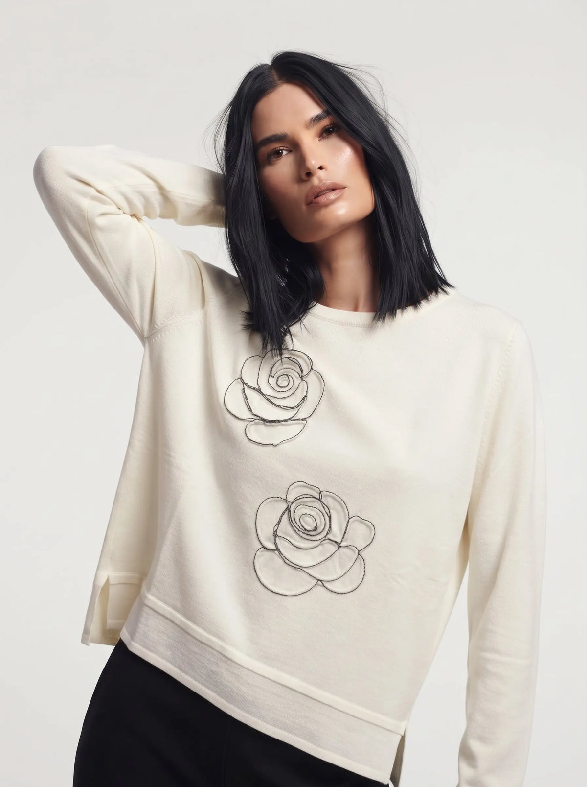 Maglia girocollo con rose DORABELLA
