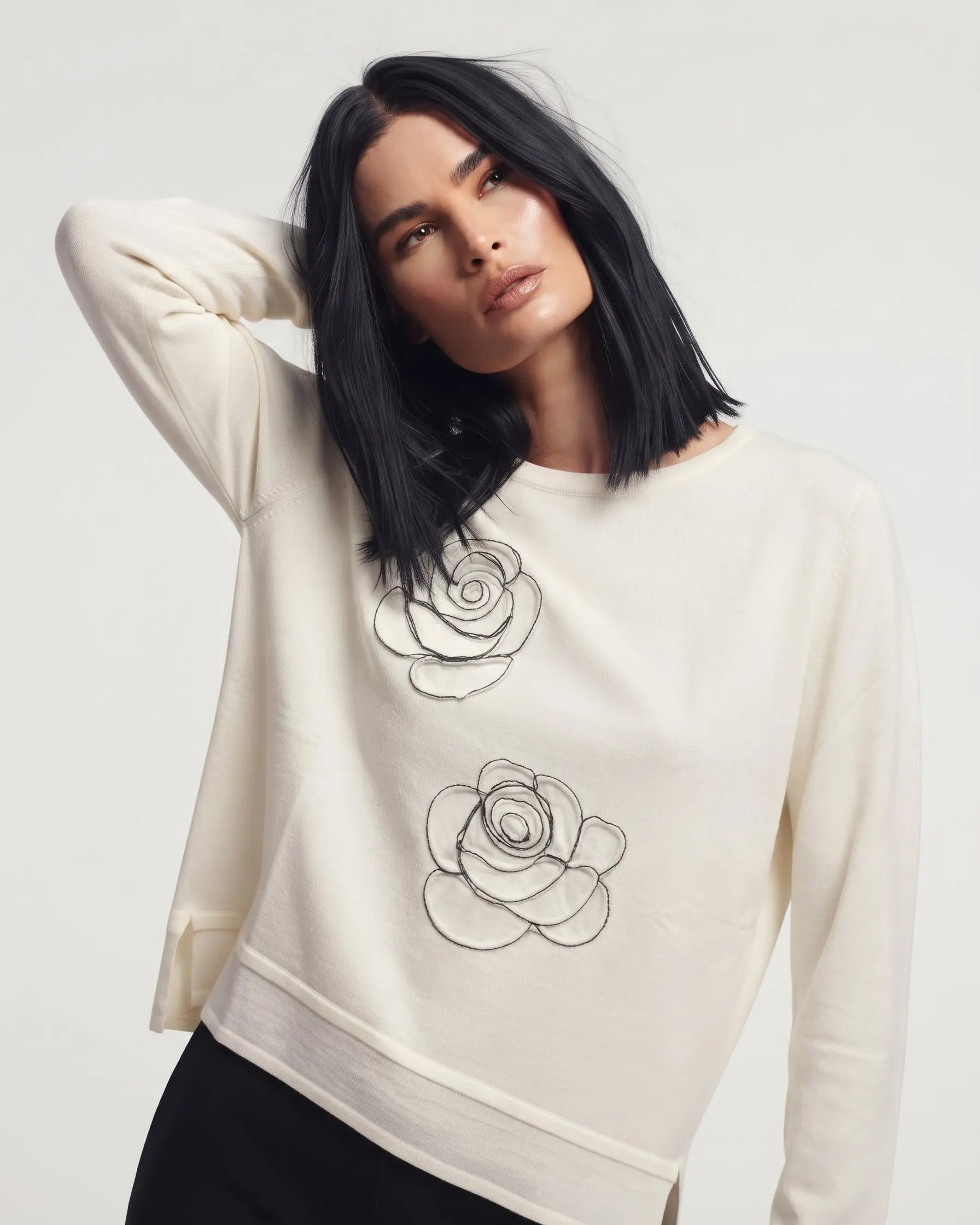 Maglia girocollo con rose DORABELLA