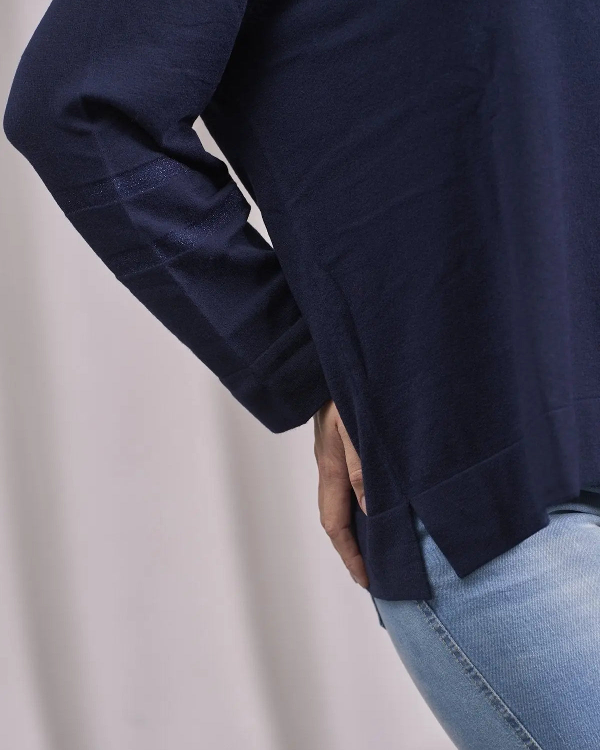 Maglia girocollo con spacchi e inserti in lurex BLU IRONICA