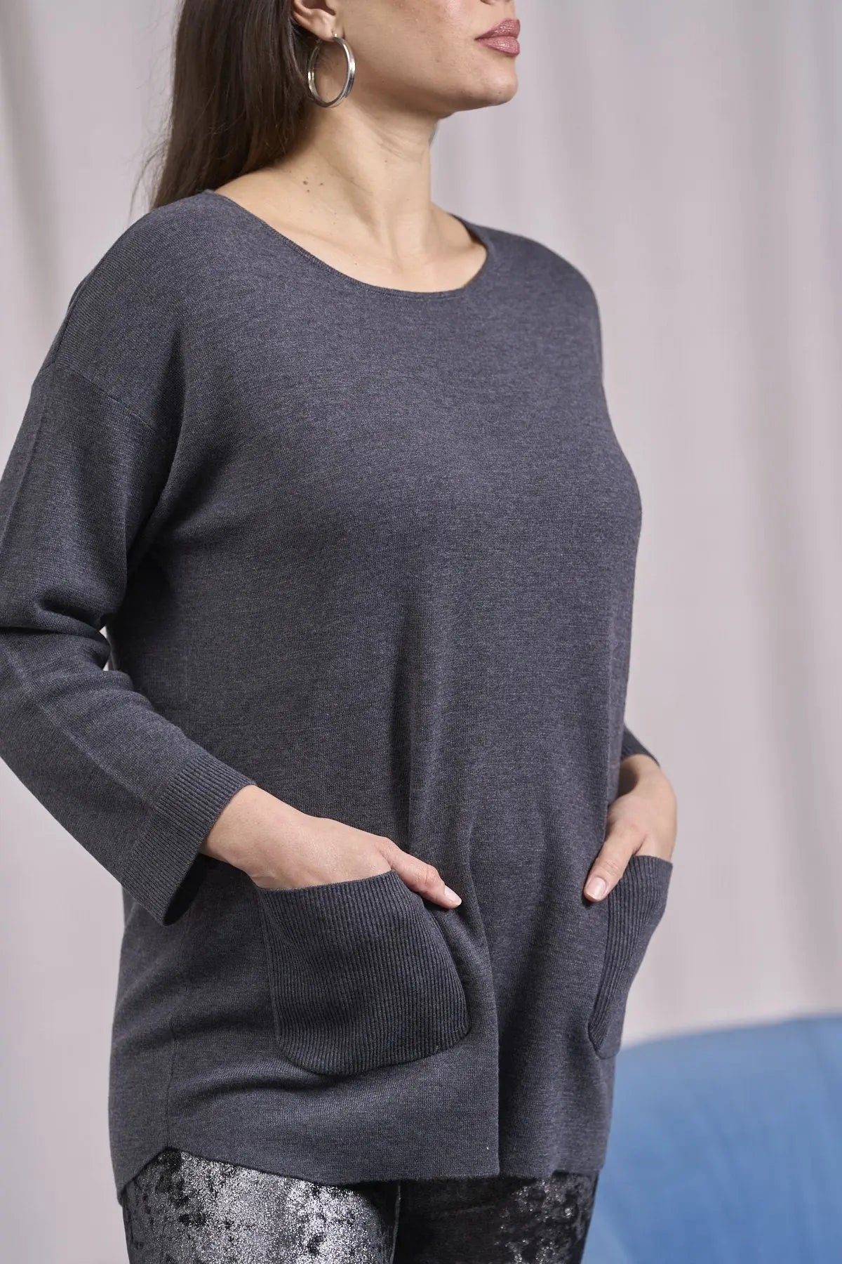 Maglia girocollo con tasche frontali ANTRACITE IRONICA