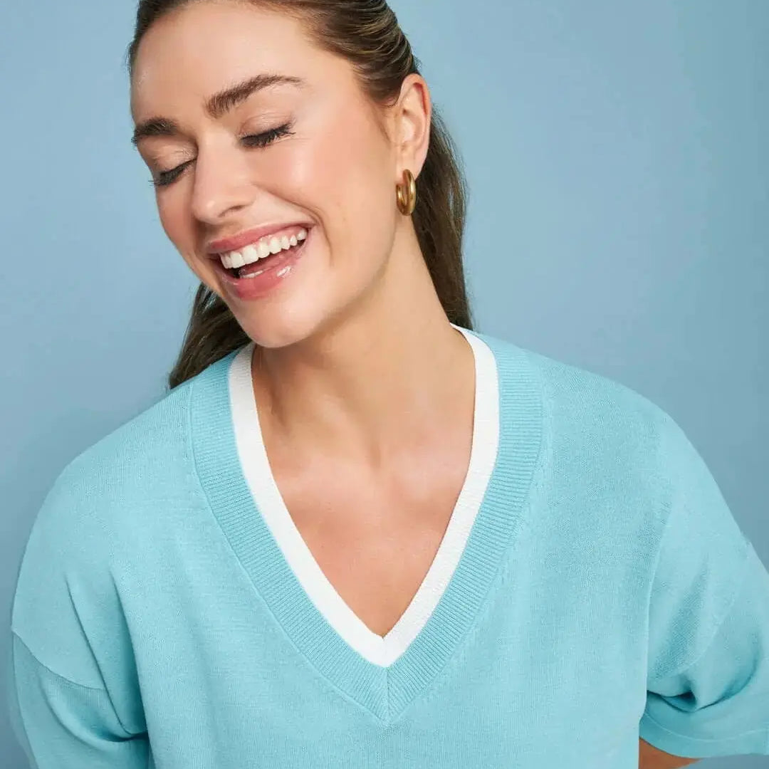 Maglia in filato di misto viscosa tinta unita con scollo a V bi-colore ACQUA DORABELLA XL