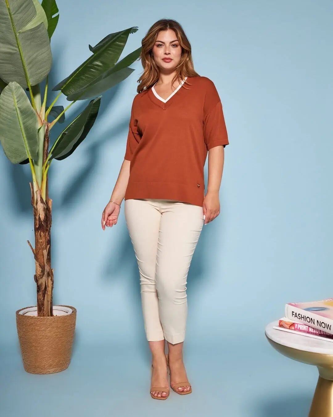 Maglia in filato di misto viscosa tinta unita con scollo a V bi-colore SAFARI DORABELLA