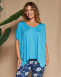 Maglia in filato di viscosa elasticizzata tinta unita con maniche kimono e orlo asimmetrico. AZZURRO DORABELLA