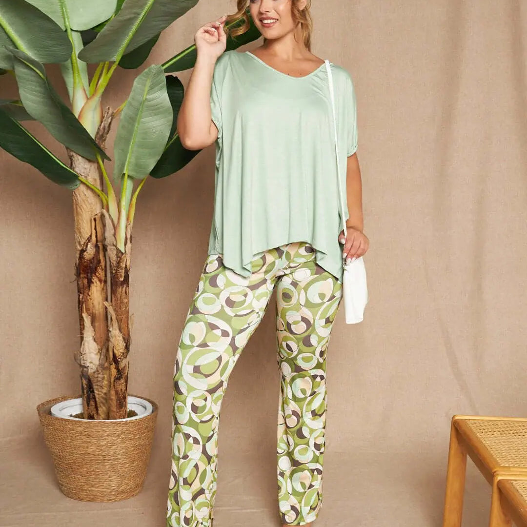 Maglia in filato di viscosa elasticizzata tinta unita con maniche kimono e orlo asimmetrico. MENTA DORABELLA XXL