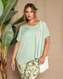 Maglia in filato di viscosa elasticizzata tinta unita con maniche kimono e orlo asimmetrico. MENTA DORABELLA