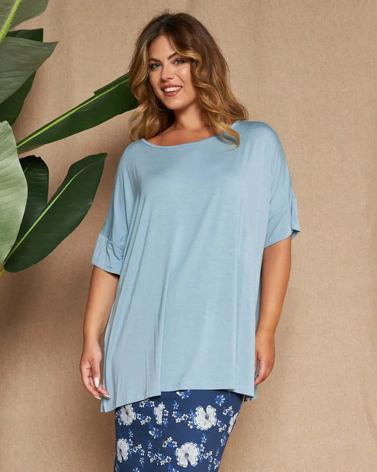 Maglia in filato di viscosa elasticizzata tinta unita con scollo rotondo e maniche kimono. POLVERE DORABELLA PIU' XXL